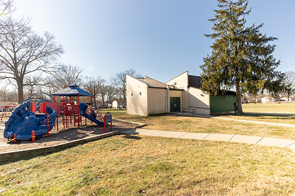 Oakcrest Laurel Park Building