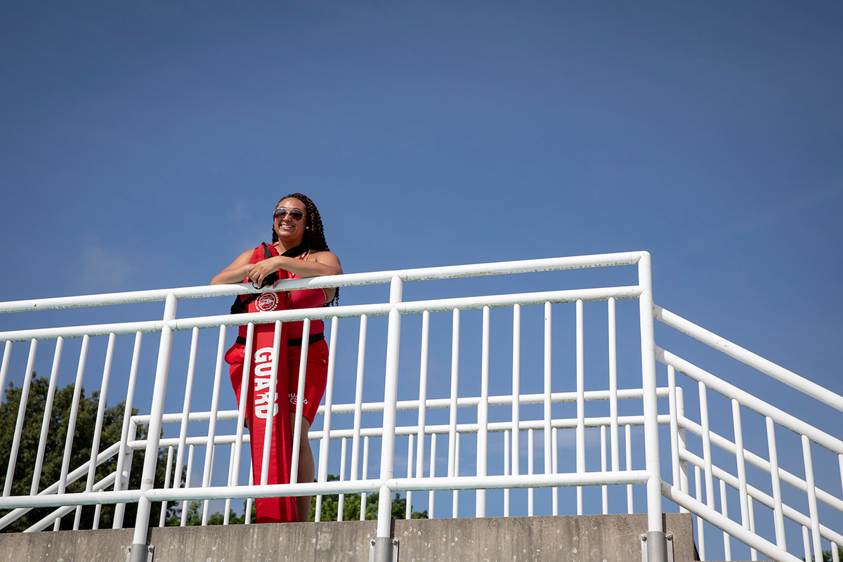 Premium Photo  Full length athletic young woman in tight pants warming up  on mat outdoor summer day standing on one leg performing sports exercises  on balance aerobics or pilates workout routine